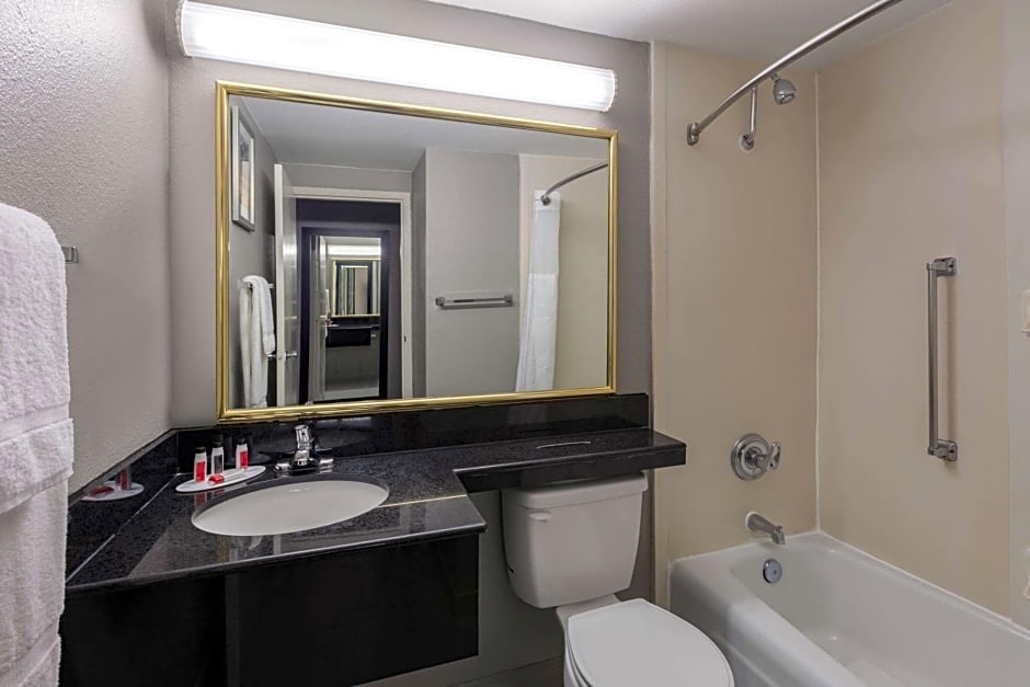 Ramada by Wyndham Texarkana