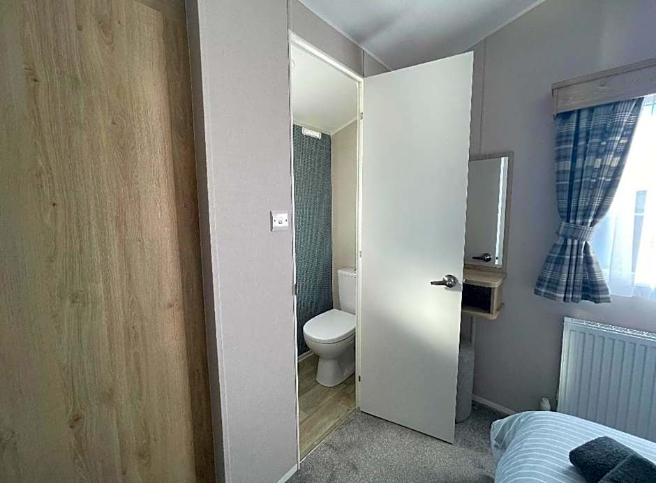 Newperran 102 - 2 Bedroom Country & Valley View Caravan