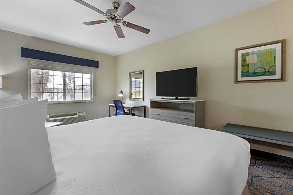 Best Western Plus Wasco Inn & Suites