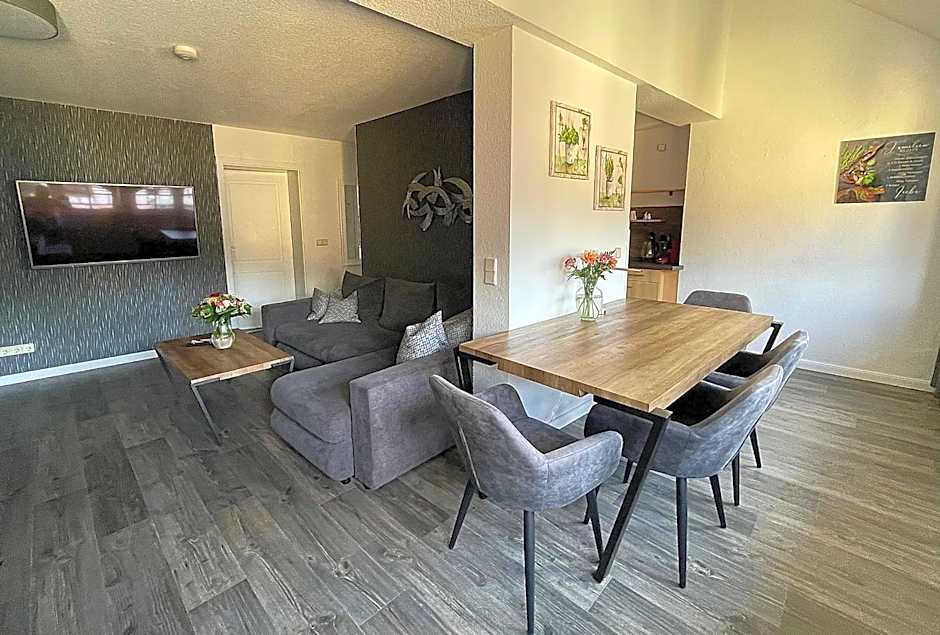 "Zur Altstadt - Am Fuße der Osterburg" Gaststätte, Pension, FEWO