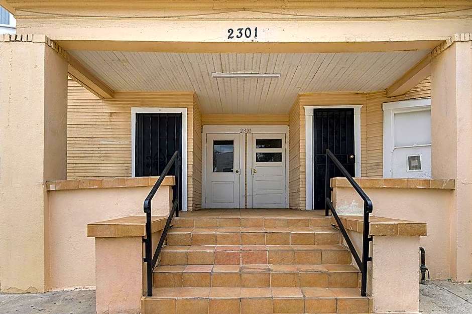 Pads on Pasadena Ave