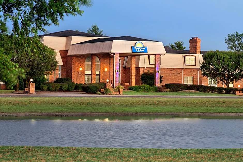 Days Inn and Suites by Wyndham Sikeston