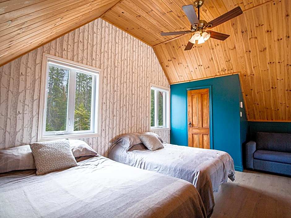 Relax with Mountain Views, Hot tub and Fireplace