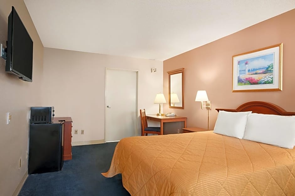 Travelodge by Wyndham Bakersfield