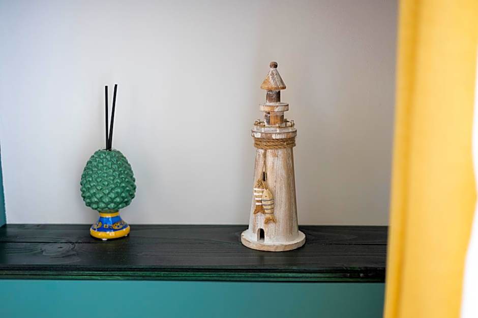 PalerMonAmour Art Gallery Suite