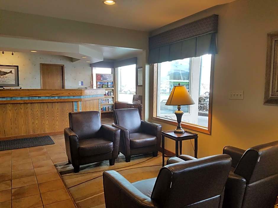 RiverTree Inn & Suites