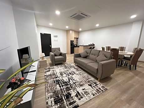 Commodore Suite with One King Bed and One Twin Bed -  Non-Smoking