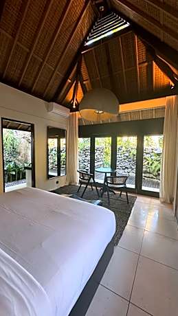 Villa with Garden View