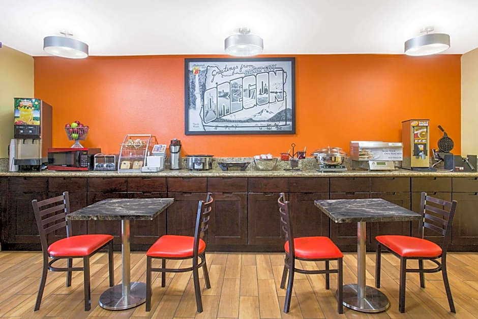 Super 8 by Wyndham Baker City