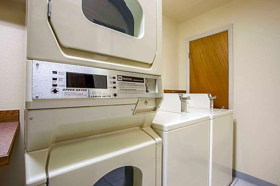 Super 8 by Wyndham Butte MT