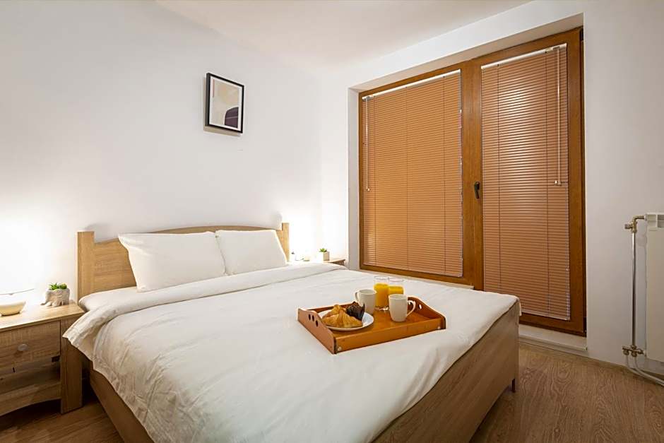 Modern and Bright Apartments near Center - FREE PARKING