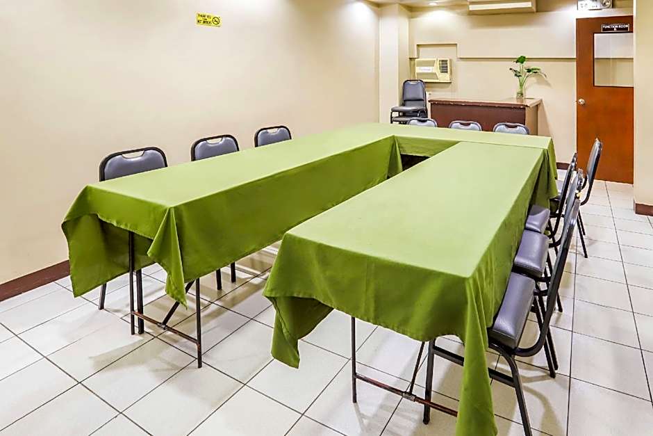 OYO 210 Apple Tree Suites