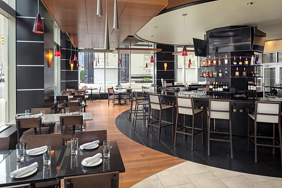 DoubleTree Suites by Hilton Hotel Detroit Downtown - Fort Shelby