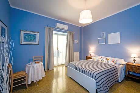 Spacious Double Room with Private Bathroom