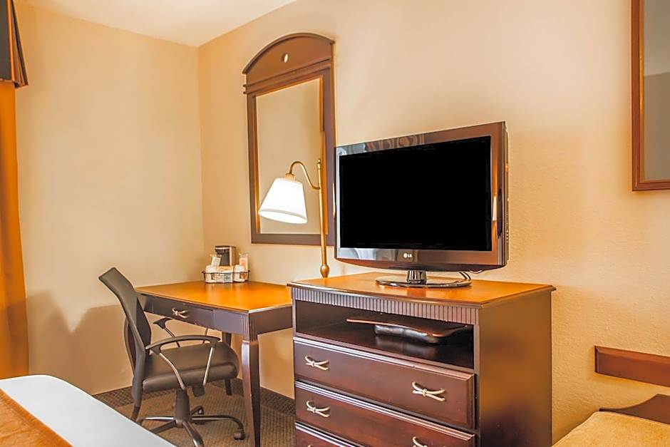 Photo 1 of 1 of 1 Queen Bed, Accessible
