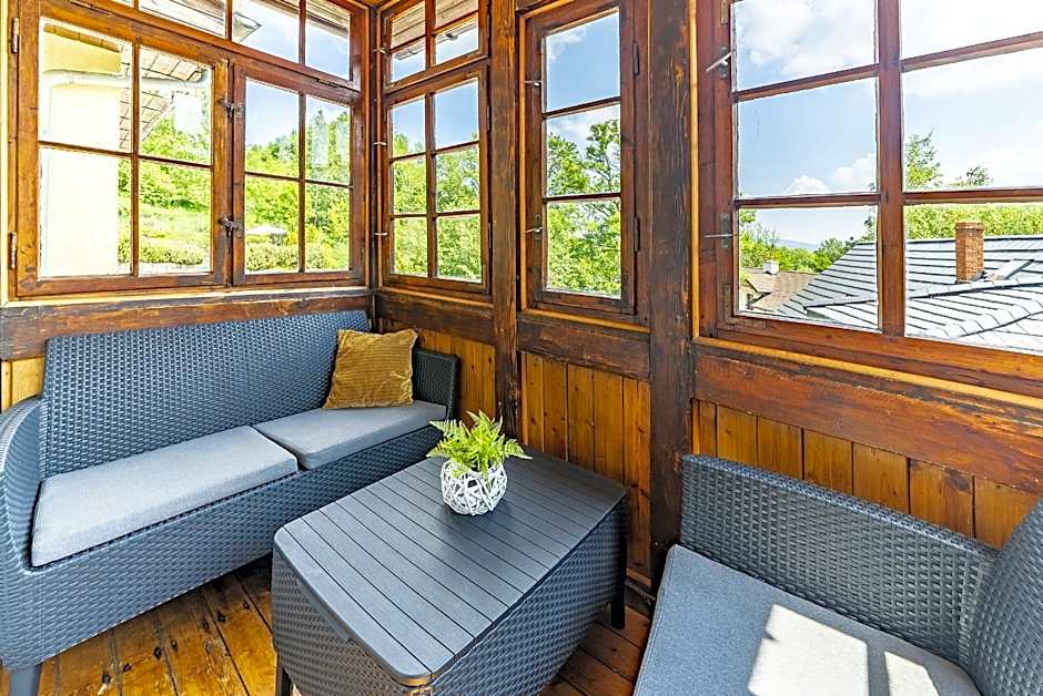 Nefryt - lodówka i czajnik w pokoju, dwa aneksy kuchenne ogólnodostępne, duży parking