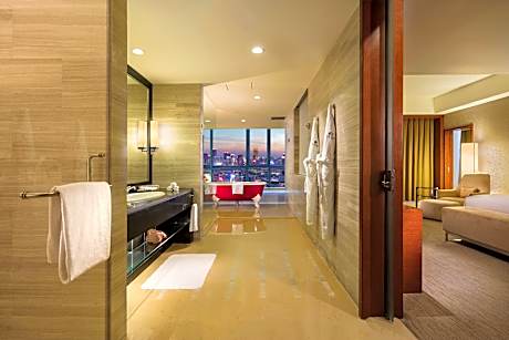 1 King Deluxe Suite