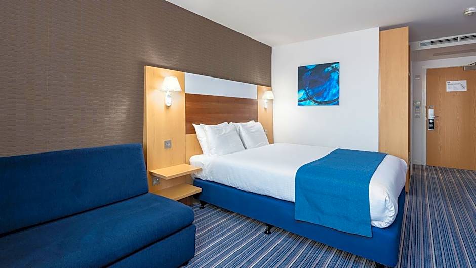 Holiday Inn Express Leigh - Sports Village By IHG
