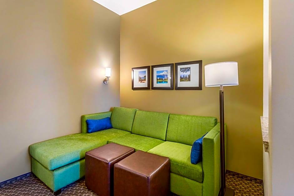 Comfort Suites Burlington near I-5