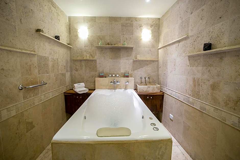 Hotel Tower Inn & Suites