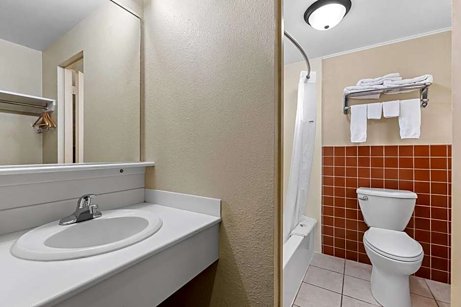 Travelodge by Wyndham Rapid City
