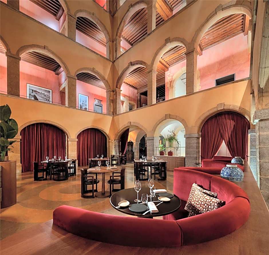 Cour des Loges Lyon, a Radisson Collection Hotel