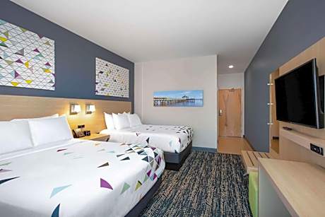 Queen Room with Two Queen Beds and Mobility/Hearing Access - Non-Smoking