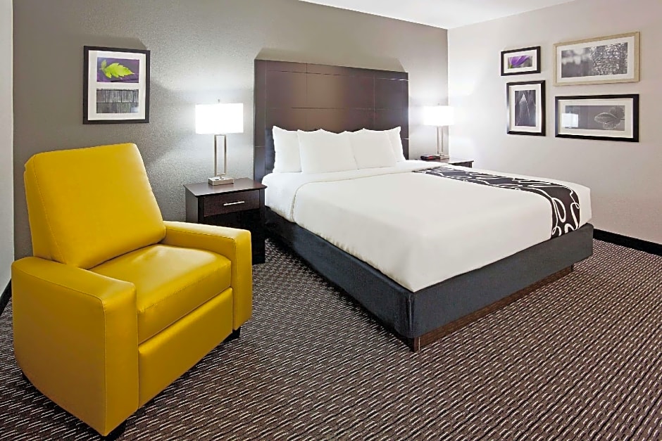 La Quinta Inn & Suites by Wyndham Oshkosh