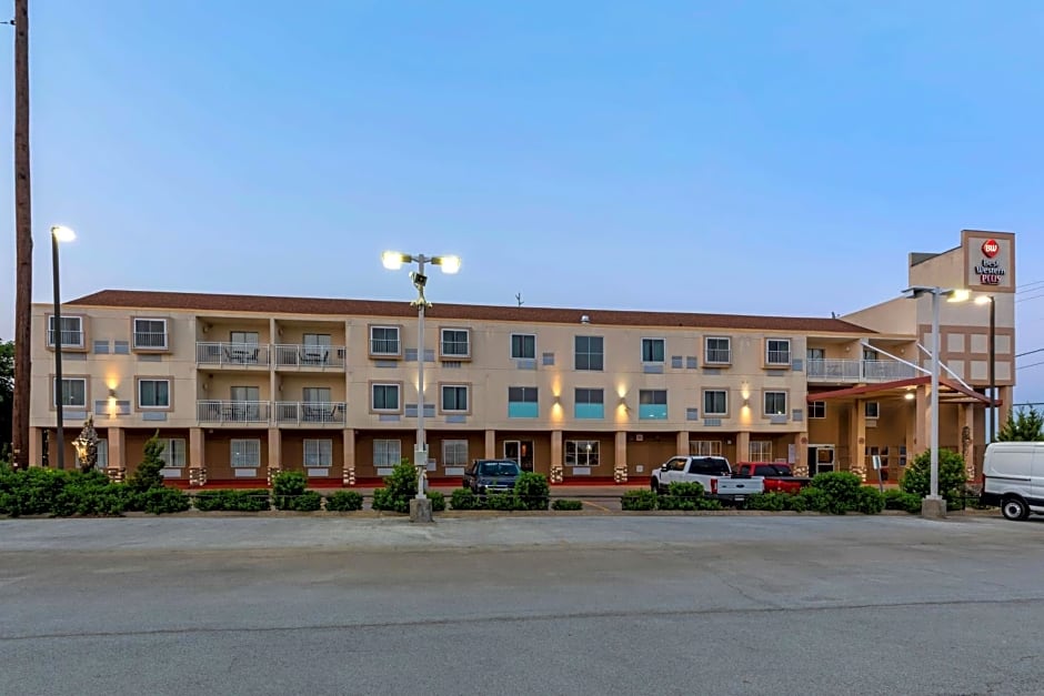 Best Western Plus Rockwall Inn & Suites