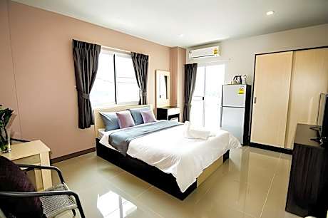 Standard - 1 Bed Queen Non-Smoking