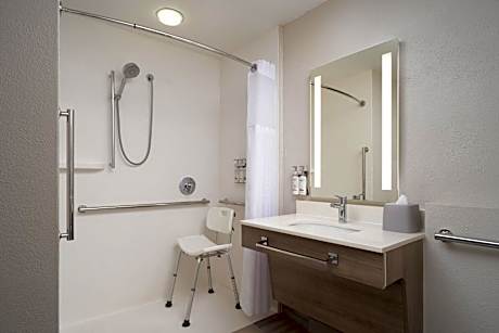 King Room - Mobility Access/Roll in Shower - Non-Smoking