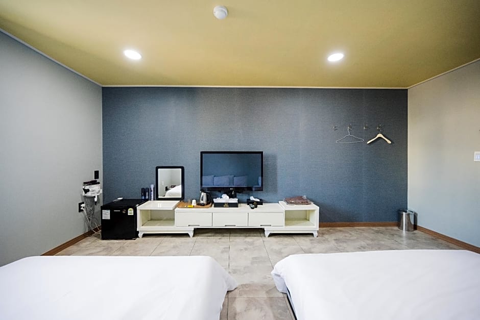 B&F Hotel