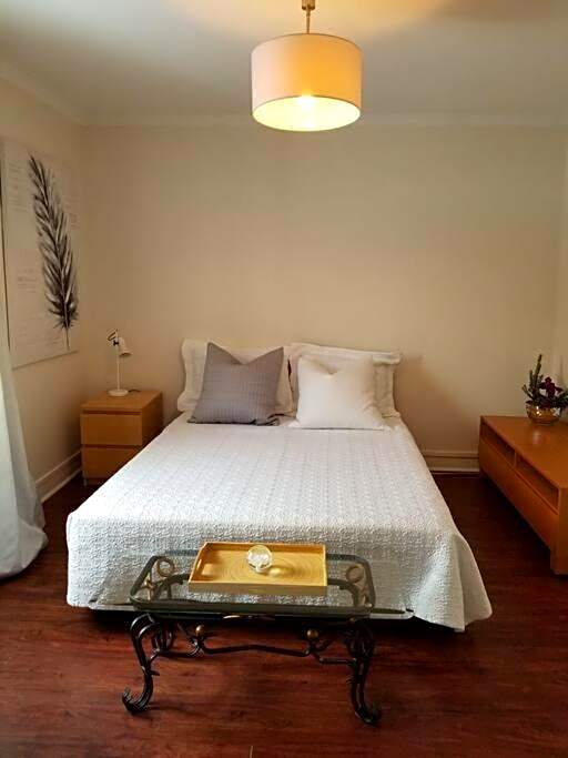 Logement avec stationnement tennis et piscine