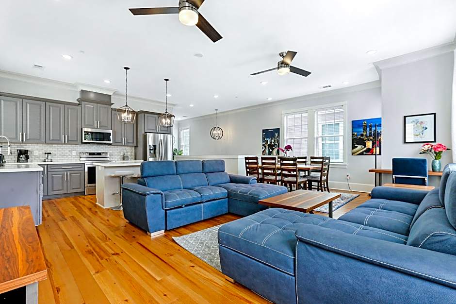Stunning 4 & 5 BRs w Pool by Hosteeva