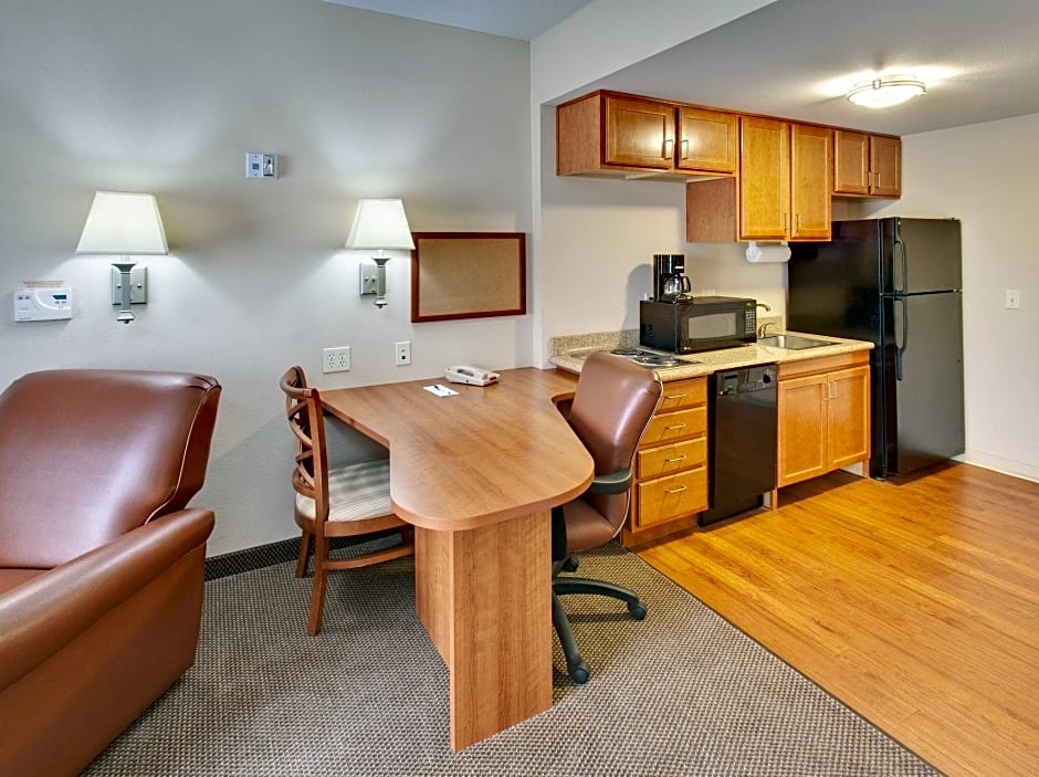 Candlewood Suites Omaha Airport