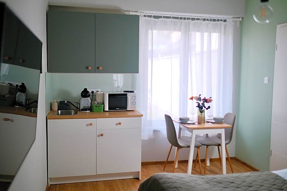 Kastélykert Vendégház Tata