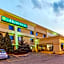 La Quinta Inn & Suites by Wyndham Milwaukee Airport / Oak Creek