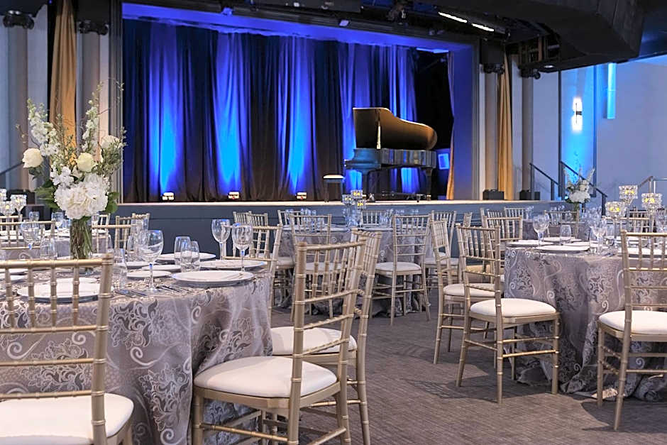 Renaissance by Marriott Dallas Addison Hotel