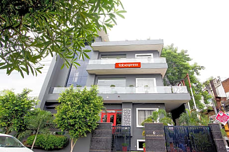 FabHotel Kingston House