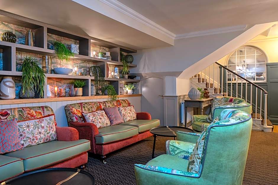 The Warwick Arms Hotel