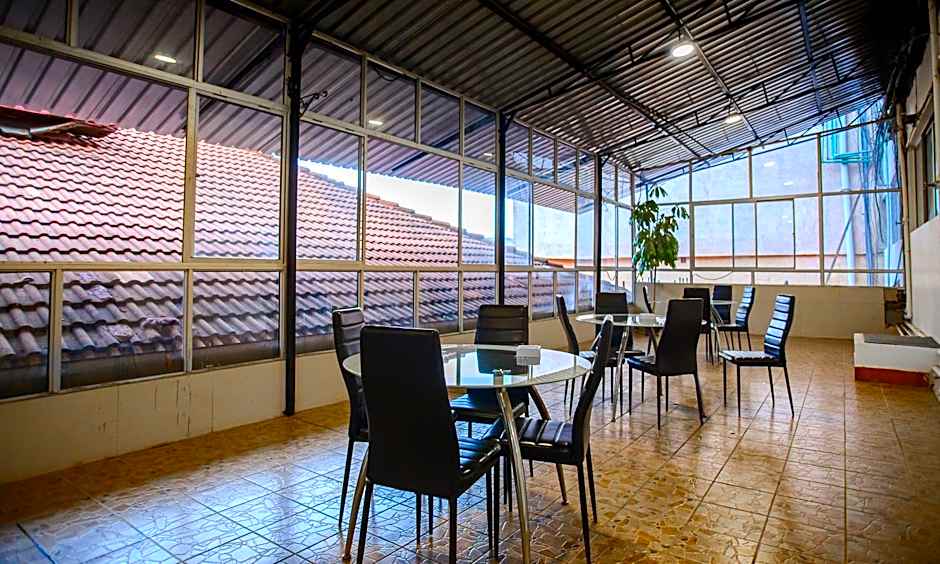 Diamond Plaza Apartments