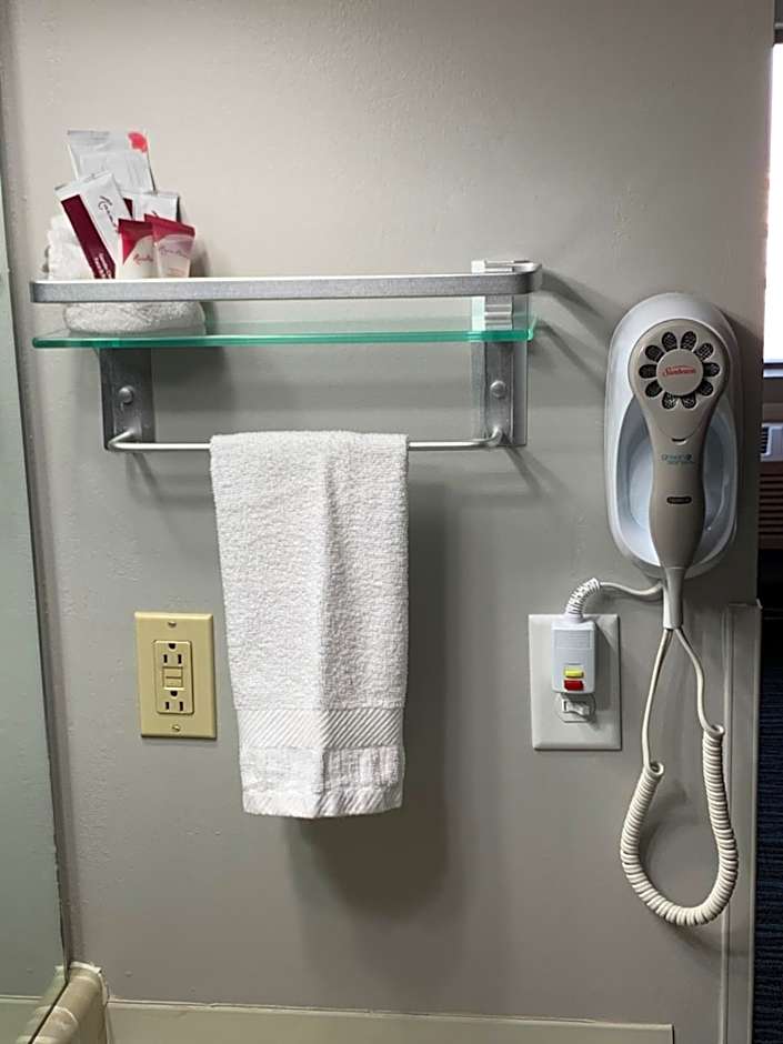 Countryside Inn & Suites Omaha East-Council Bluffs IA