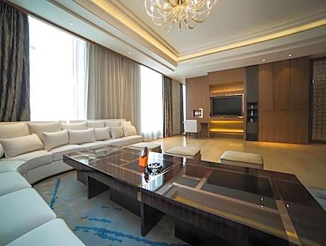 Pullman Shishi Mattison