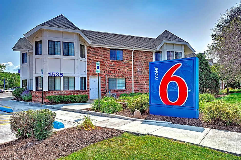Motel 6-Glenview, IL - Chicago North