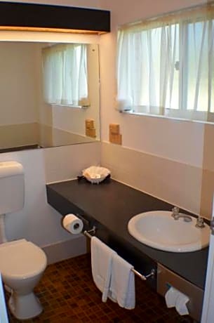 King Room with Bath - No Pets