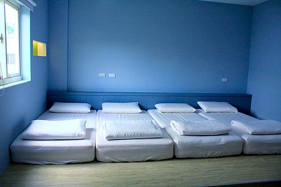 Photo 1 sur 4 de Quad Room