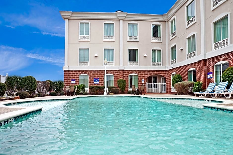 Holiday Inn Express Hotel & Suites Waxahachie By IHG