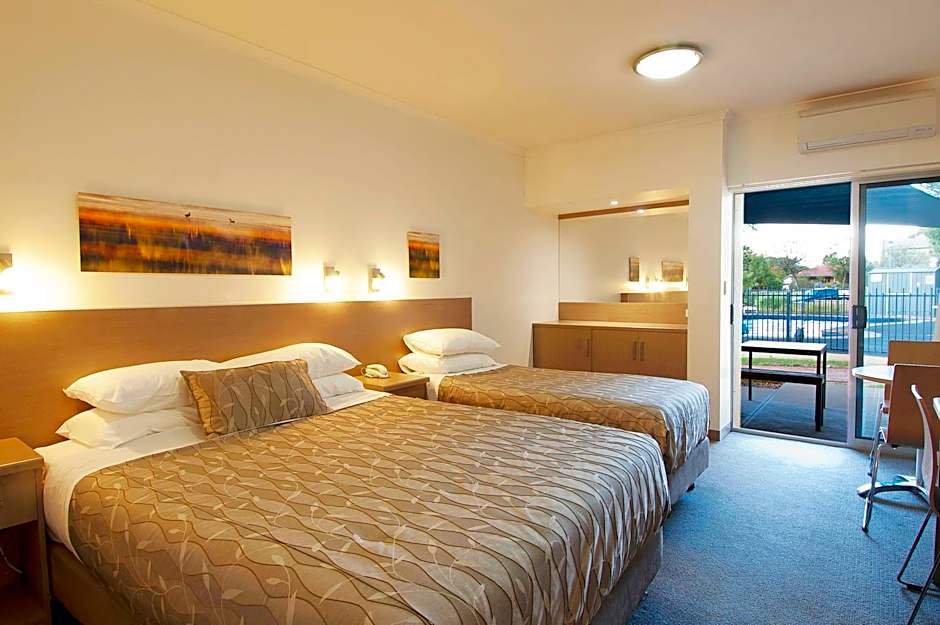 Loxton Community Hotel Motel