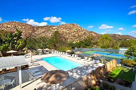 Riviera Oaks Resort And Racquet Club