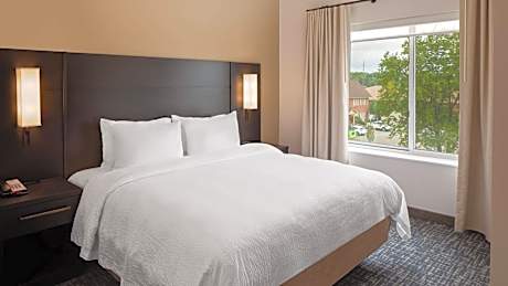 One-Bedroom King Suite with Sofa Bed - Hearing Accessible